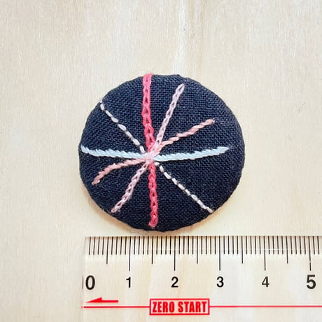 まるまる刺繍ブローチ N