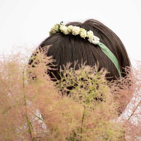 feltico×東京植物図譜「白詰草の首飾りとスモークツリー」