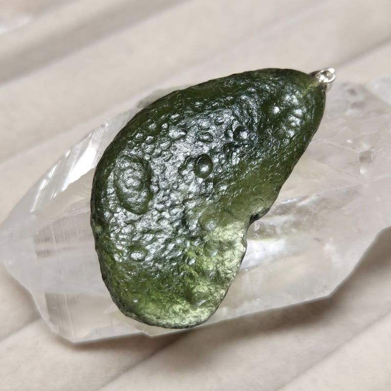 【超希少】K18WGモルダバイトペンダントトップ 10g 📹🐥🐉【超希少】K18WGモルダバイトペンダントトップ 10g/引き寄せ