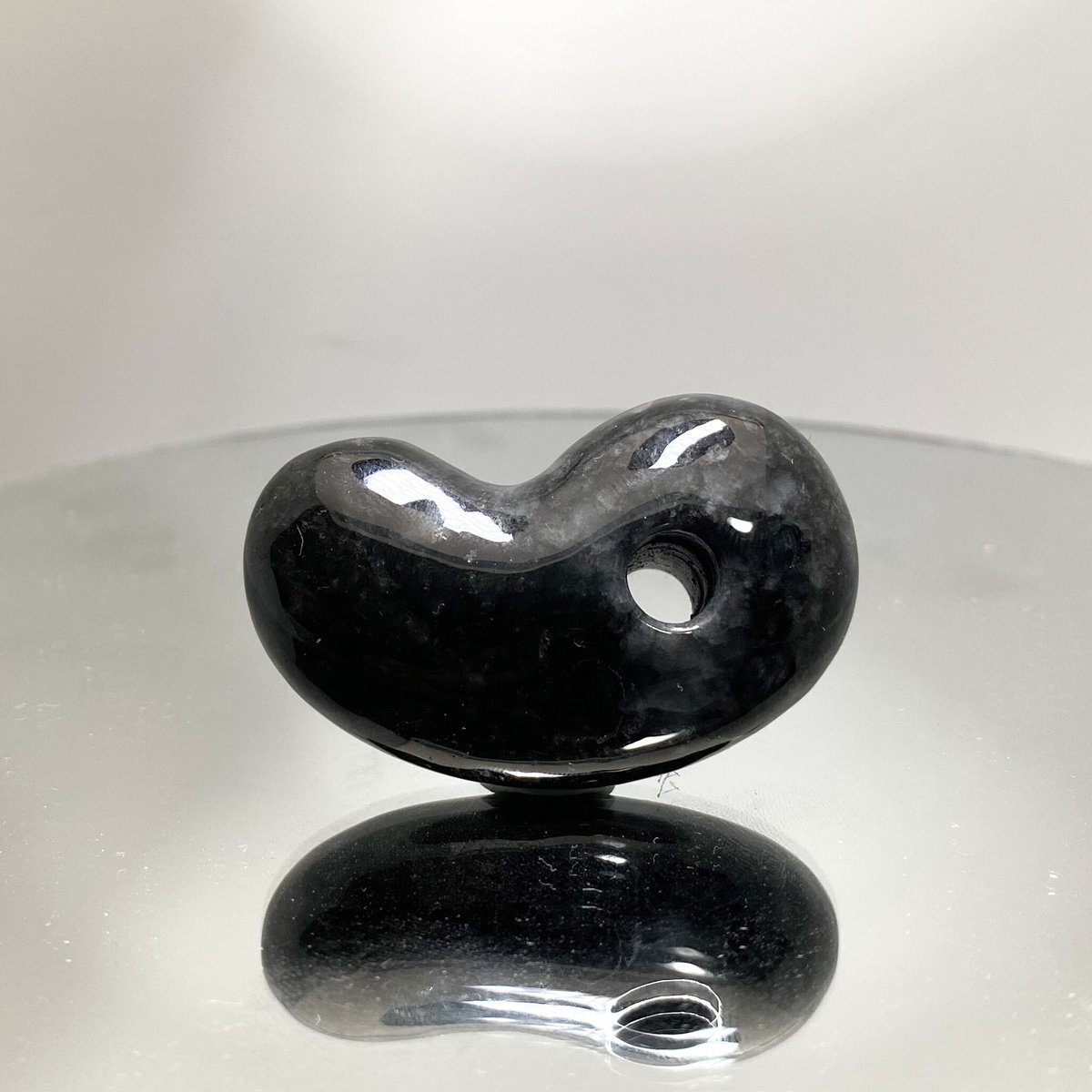 🐥🐉【希少】糸魚川黒翡翠勾玉/魔除け、邪気払い、霊性、五徳 | -縁