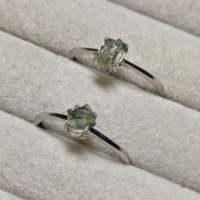 希少オールドモルダバイト鑑別書付きシルバーリング❤フリーサイズ 🐥🐉【超希少】モルダバイト原石リング(シルバー) | -縁 enishi-