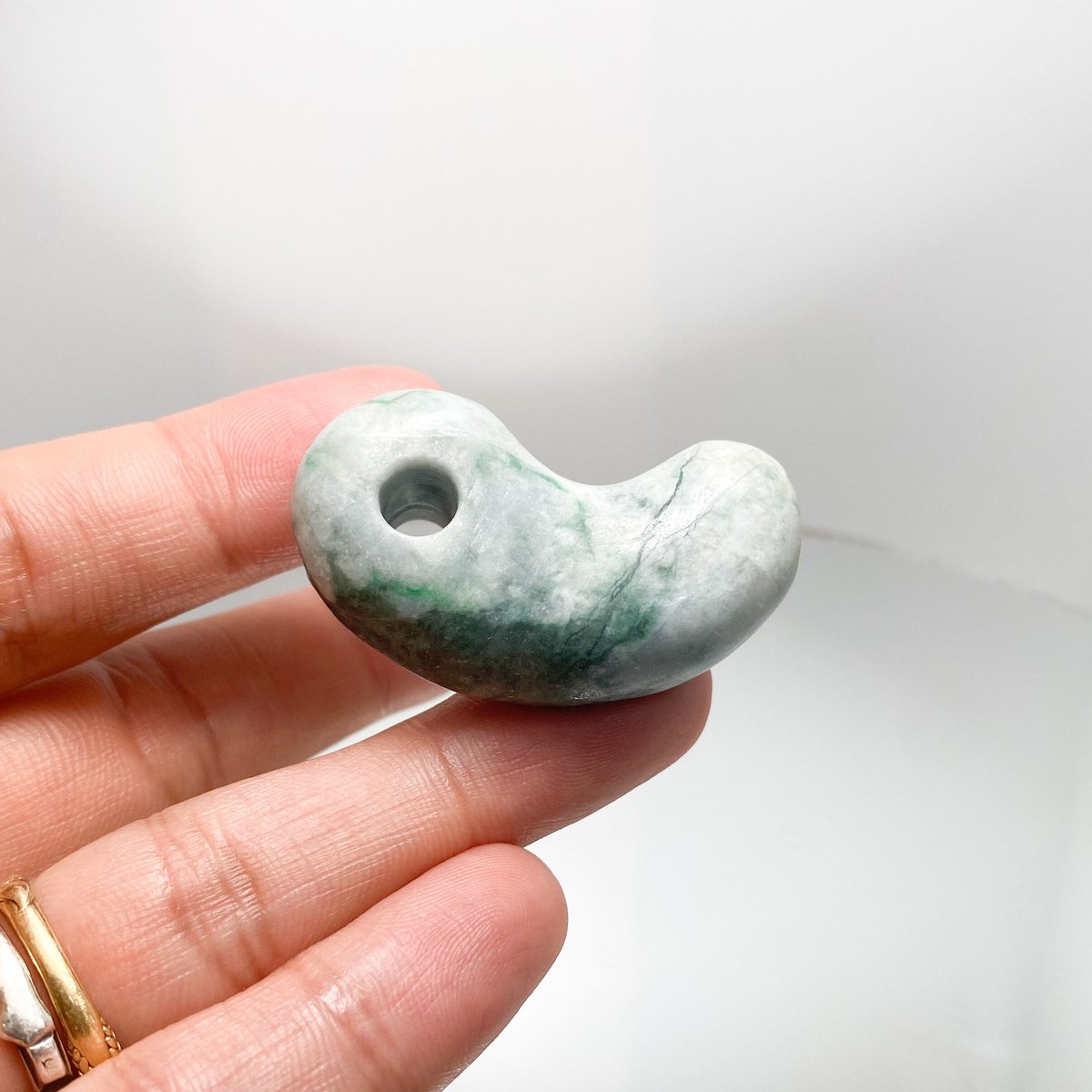 高品質】糸魚川翡翠勾玉/成功、繁栄、霊性 | -縁 enishi-