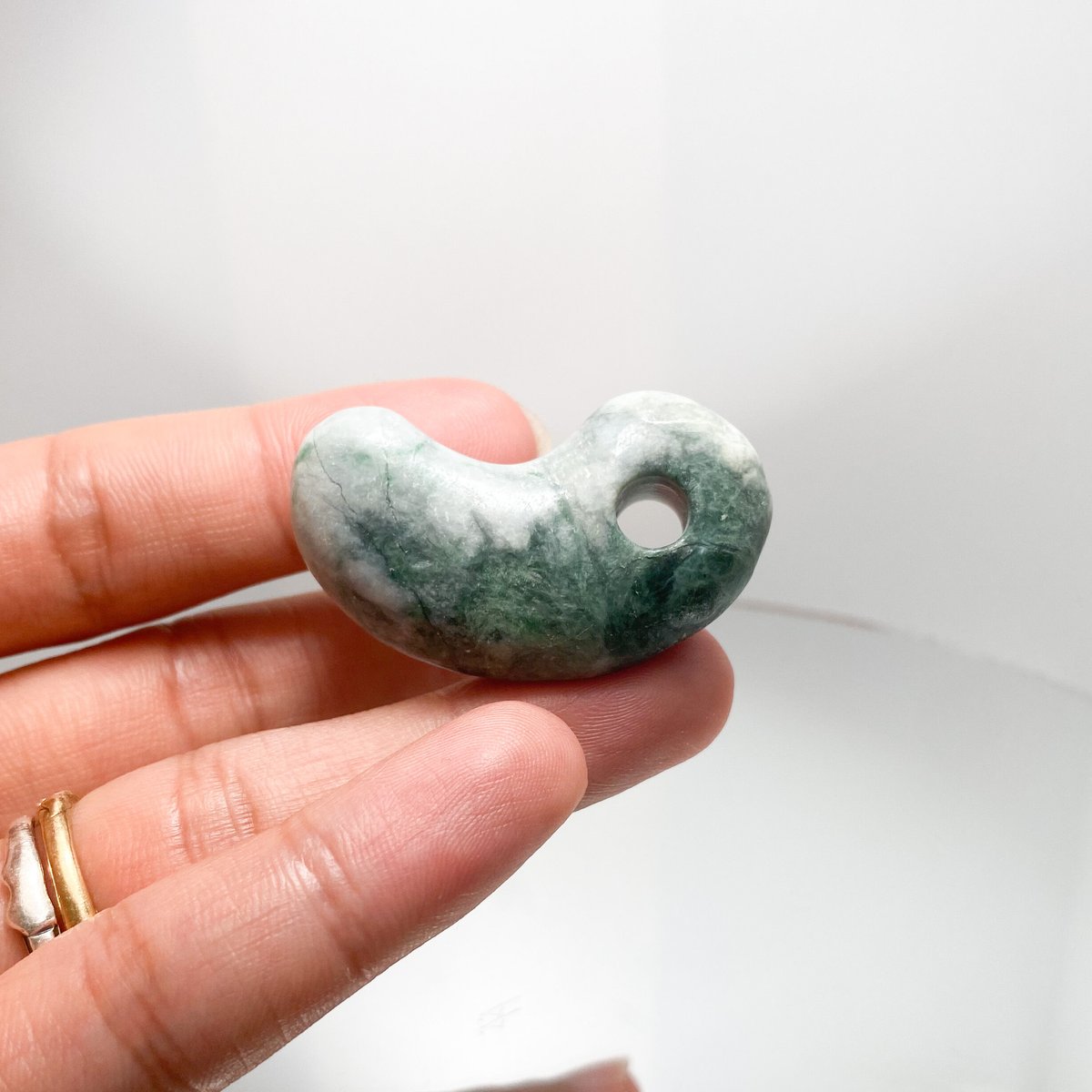 高品質】糸魚川翡翠勾玉/成功、繁栄、霊性 | -縁 enishi-
