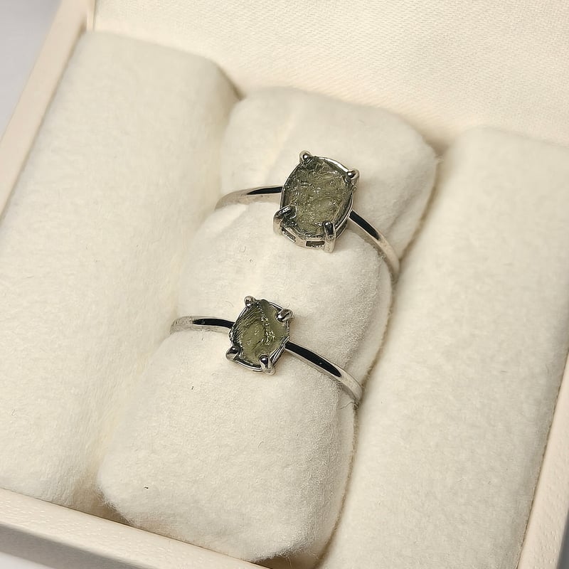 希少】天然モルダバイト原石フリーサイズリング(SILVER925)/霊性