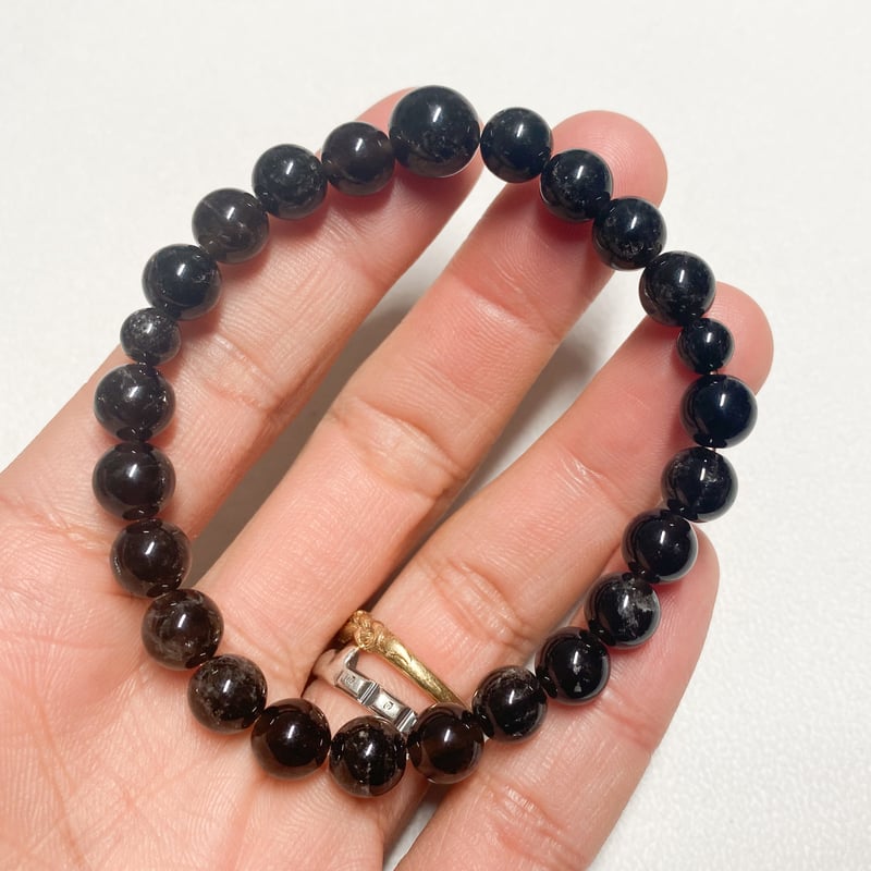??【高品質】山梨県黒平水晶(黒)腕輪数珠8mm/ 邪気払い、直感力向上 