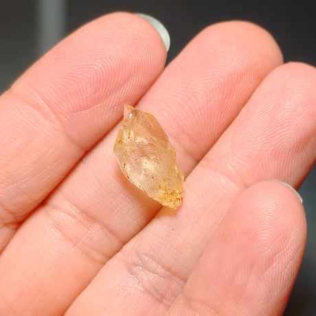 貫入、内包あり幻の水晶山梨県乙女水晶丸玉41mm