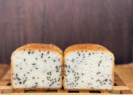 米粉パン　ごま