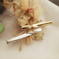 流れるような美しいツイストデザイン　タイピン　クリップ式