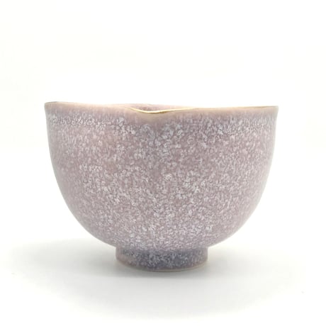 678 猪目茶碗　はなびら(紫苑珊瑚)+金リボン　12.8×8.7cm