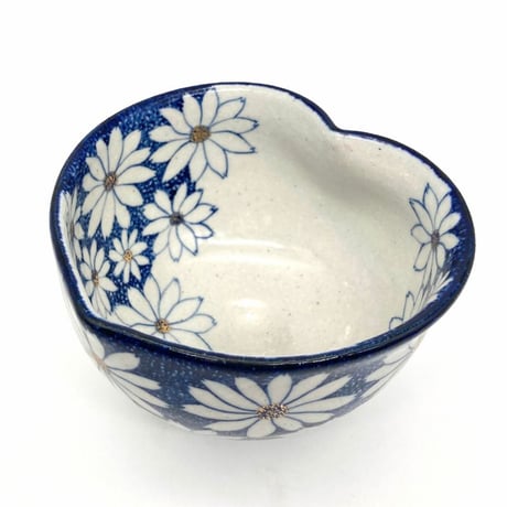 B104 染付花文猪目茶碗　13.8×9.0cm