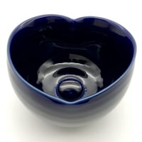 214   猪目茶碗　瑠璃　11.0×7.4cm