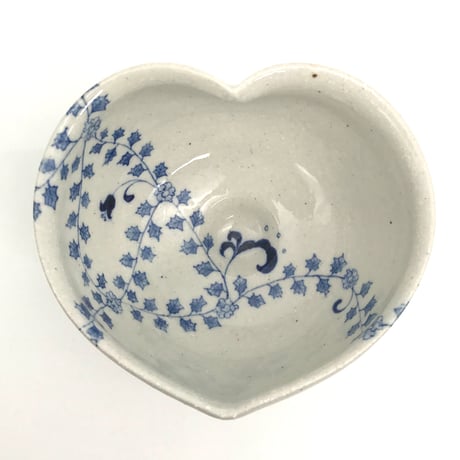 B26 染付小花文猪目茶碗_z　13.6×8.2cm