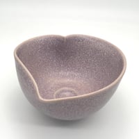 B144 猪目茶碗　はなびら(紫苑珊瑚)　13.5×7.9cm