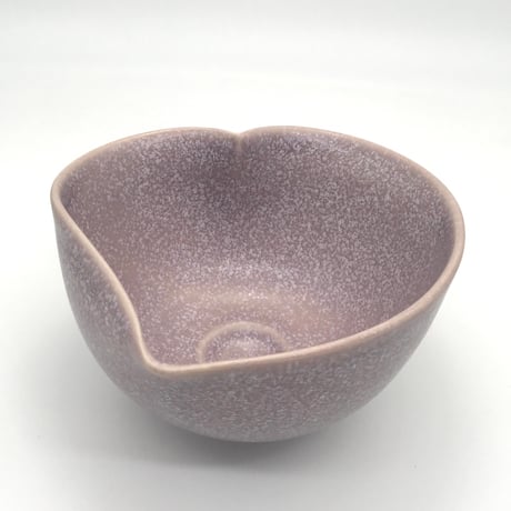 B144 猪目茶碗　はなびら(紫苑珊瑚)　13.5×7.9cm