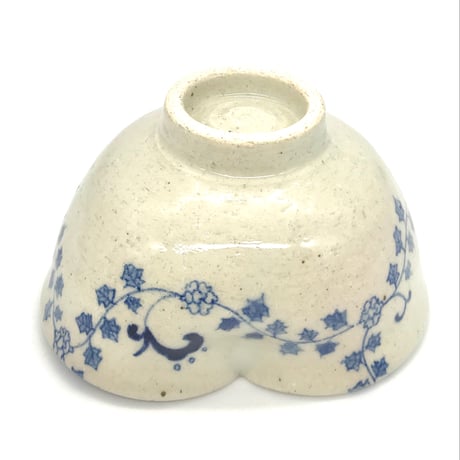 390 染付小花文猪目茶碗　12.3×6.9cm