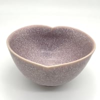 B149 猪目茶碗　紫苑珊瑚　14.2×7.9cm