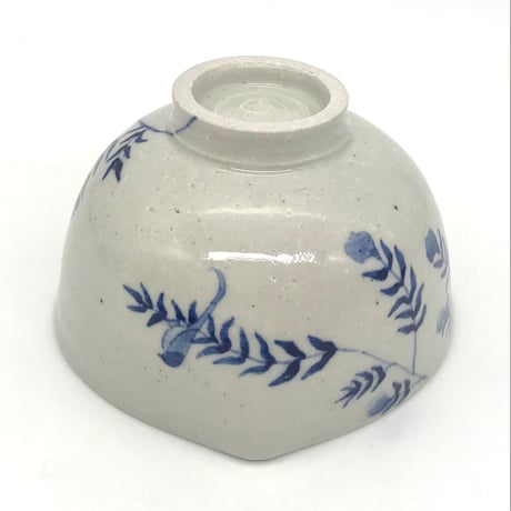 346 染付花鳥文猪目茶碗　12.3×7.8cm