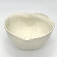 230 猪目茶碗　白珊瑚　12.8c×7.1cm