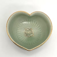 737 猪目茶碗　青磁+松葉　12.8×7.4cm