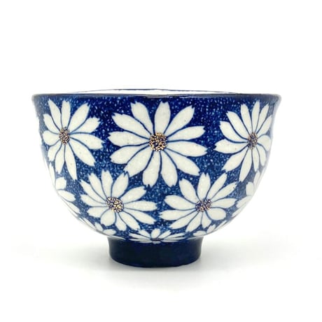 B104 染付花文猪目茶碗　13.8×9.0cm