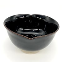 357   猪目茶碗　玄　12.7×7.1cm