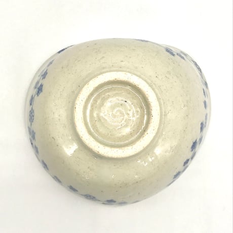 390 染付小花文猪目茶碗　12.3×6.9cm