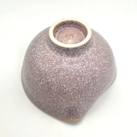 B148 猪目茶碗　はなびら(紫苑珊瑚)　13.8×8.4cm