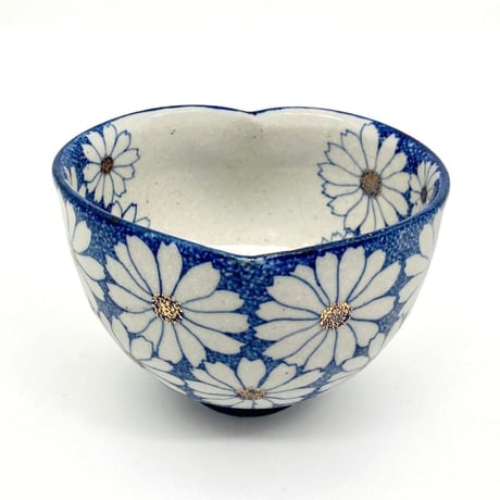 602 染付花文様猪目茶碗　13.5×9.2cm