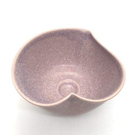 B144 猪目茶碗　はなびら(紫苑珊瑚)　13.5×7.9cm