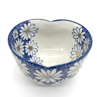 622 染付花文様猪目茶碗　13.0×8.7cm