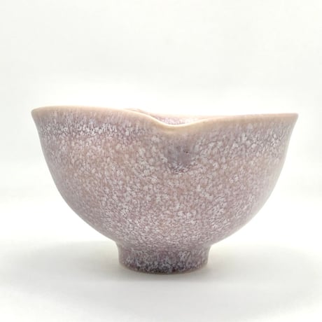 B148 猪目茶碗　はなびら(紫苑珊瑚)　13.8×8.4cm