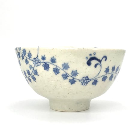 390 染付小花文猪目茶碗　12.3×6.9cm