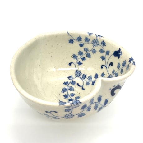 390 染付小花文猪目茶碗　12.3×6.9cm
