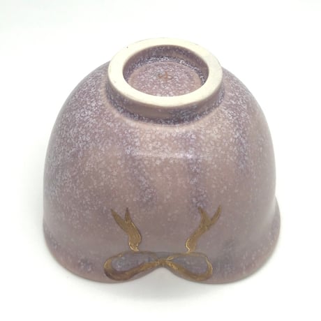 678 猪目茶碗　はなびら(紫苑珊瑚)+金リボン　12.8×8.7cm