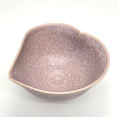 B148 猪目茶碗　はなびら(紫苑珊瑚)　13.8×8.4cm