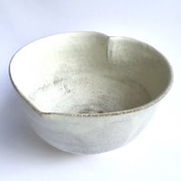 272 猪目茶碗　白百合(しらゆり)  13.2×7.6cm