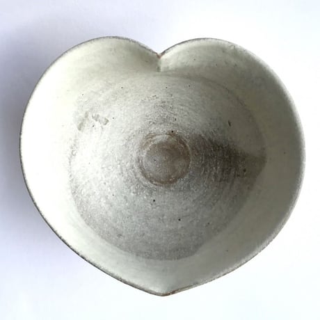 272 猪目茶碗　白百合(しらゆり)  13.2×7.6cm