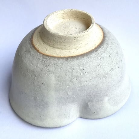 272 猪目茶碗　白百合(しらゆり)  13.2×7.6cm