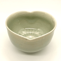 050 猪目茶碗　窯変青磁　11.3×7.2cm