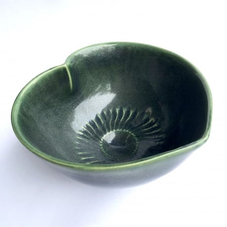 355 猪目茶碗　高麗納戸織部　12.6×6.2cm