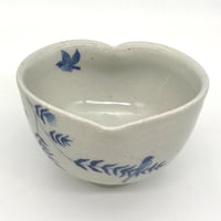 346 染付花鳥文猪目茶碗　12.3×7.8cm