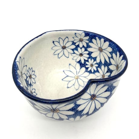 B104 染付花文猪目茶碗　13.8×9.0cm