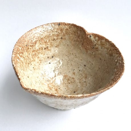 (茶60)　猪目茶碗　萩焼風志野　11.3×7.2cm