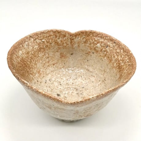 (茶45)　猪目茶碗　萩焼風志野　12.8×7.5cm
