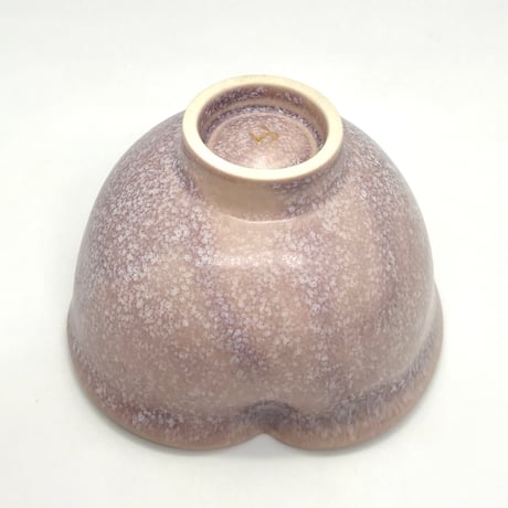 B148 猪目茶碗　はなびら(紫苑珊瑚)　13.8×8.4cm