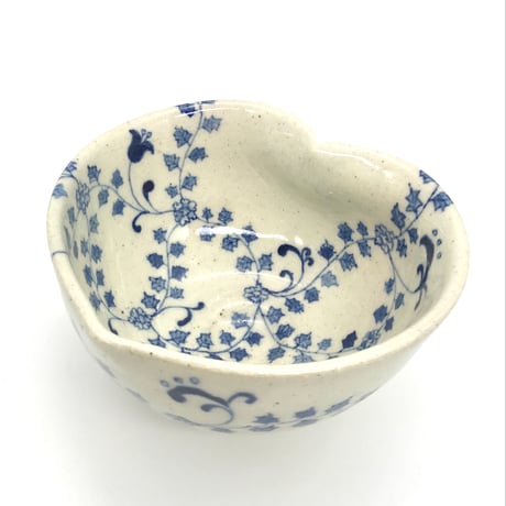 390 染付小花文猪目茶碗　12.3×6.9cm