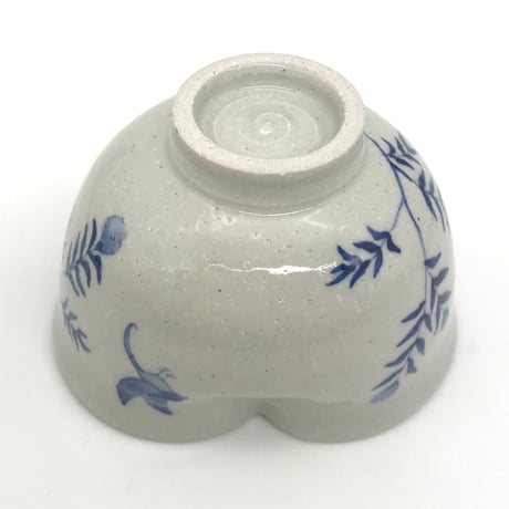 346 染付花鳥文猪目茶碗　12.3×7.8cm