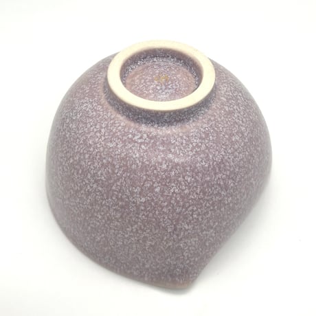 B144 猪目茶碗　はなびら(紫苑珊瑚)　13.5×7.9cm