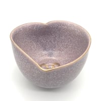 678 猪目茶碗　はなびら(紫苑珊瑚)+金リボン　12.8×8.7cm