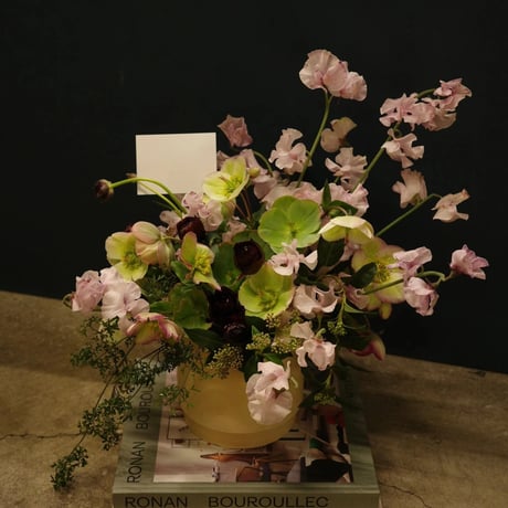 FRESH FLOWER ARRANGEMENT L